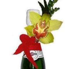 № 1 Цветочное дополнение к бутылке. Орхидея с зеленью 180 руб. На выбор также белая, зеленая или розовая орхидея.