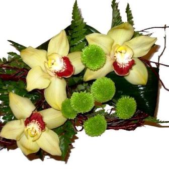 № 12 Орхидеи с хризантемой на каркасе из лозы, 650 руб.