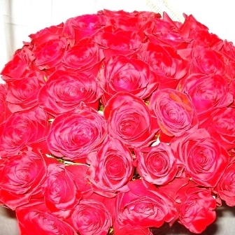 № 35 Букет из 59 роз, 5250 руб. На выбор также белые, желтые, розовые или оранжевые розы.